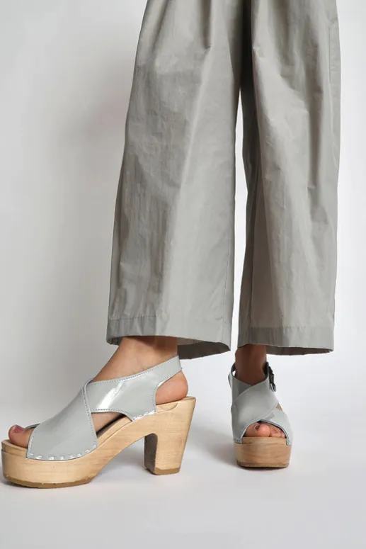 No.6 Store Crossover Clog on Platform in Dove Patent