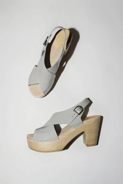 No.6 Store Crossover Clog on Platform in Dove Patent