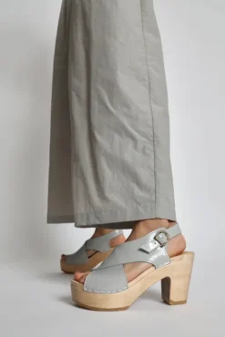 No.6 Store Crossover Clog on Platform in Dove Patent