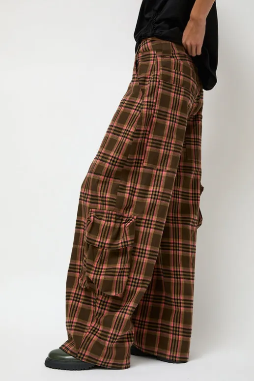 No.6 Store Lawn Cargo in Pink Brown Plaid