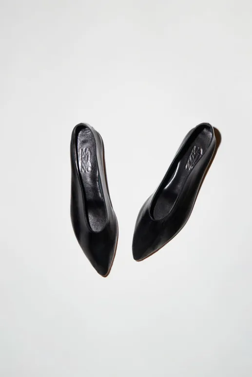 No.6 Store Party Flat in Black