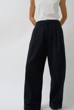 No.6 Store Wes Pleat Pant in Black Warp and Indigo Weft
